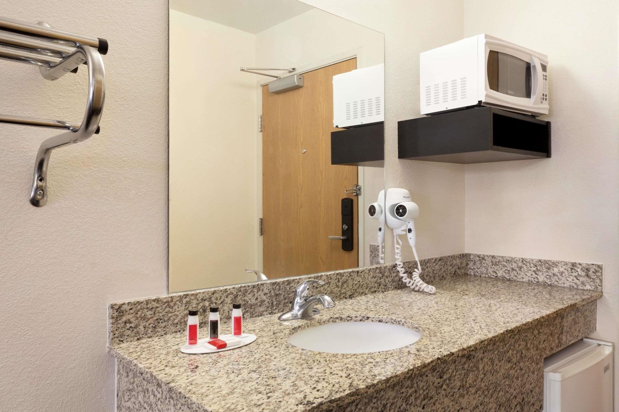 Travelodge By Wyndham Alpine Esterno foto