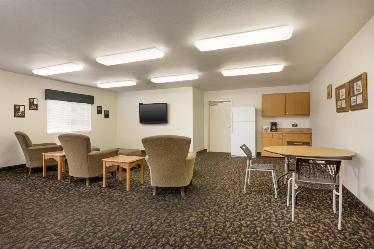 Travelodge By Wyndham Alpine Esterno foto